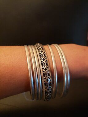 Cut-Out Floral Bangle Set